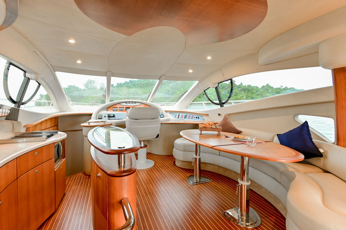 Luxury Yacht Charter - Azimut 55
